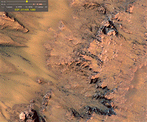夏季在火星表面流动的液态水
