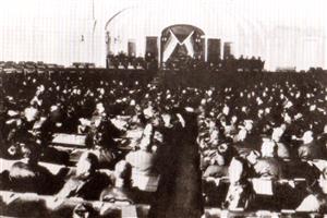 1913年5月1日，国民党人占多数的众议院否决袁世凯与五国银行团订立大借款合同的情形
