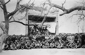 1936年，到达陕北的红一、二、四方面军团以上干部在甘肃宫和镇合影