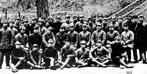 1936年，红二方面军到达陕北后部分干部合影