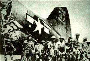 1946年6月，全面内战爆发后，美国飞机空运国民党军队到内战前线
