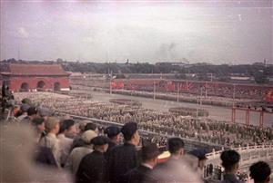 1949年开国大典时天安门广场上的庆祝活动盛况