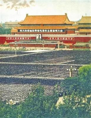 1976年9月9日，毛泽东主席在北京逝世。图为9月18日在天安门广场上举行的毛泽东主席追悼大会