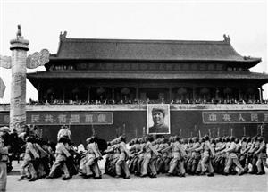 1949年开国大典时天安门广场上的阅兵式