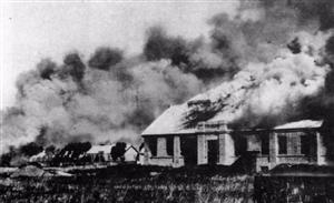 九一八事变中被日军炮轰后浓烟滚滚的东北军北大营